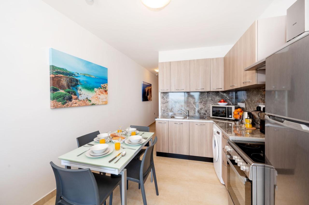 Islet Promenade Seafront 1 Bedroom Apartment With Sea View Balcony By Getawaysmalta 세인트폴스베이 외부 사진