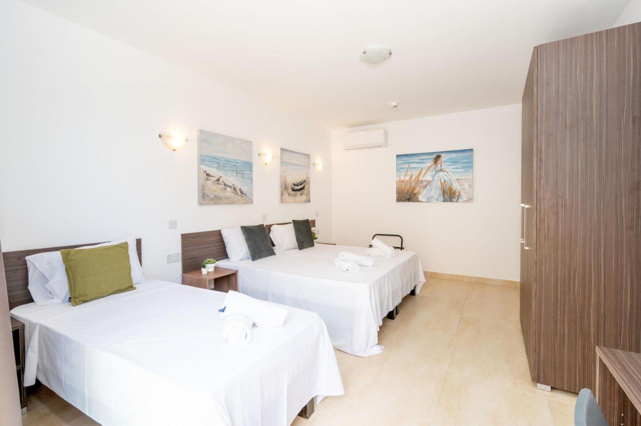 Islet Promenade Seafront 1 Bedroom Apartment With Sea View Balcony By Getawaysmalta 세인트폴스베이 외부 사진
