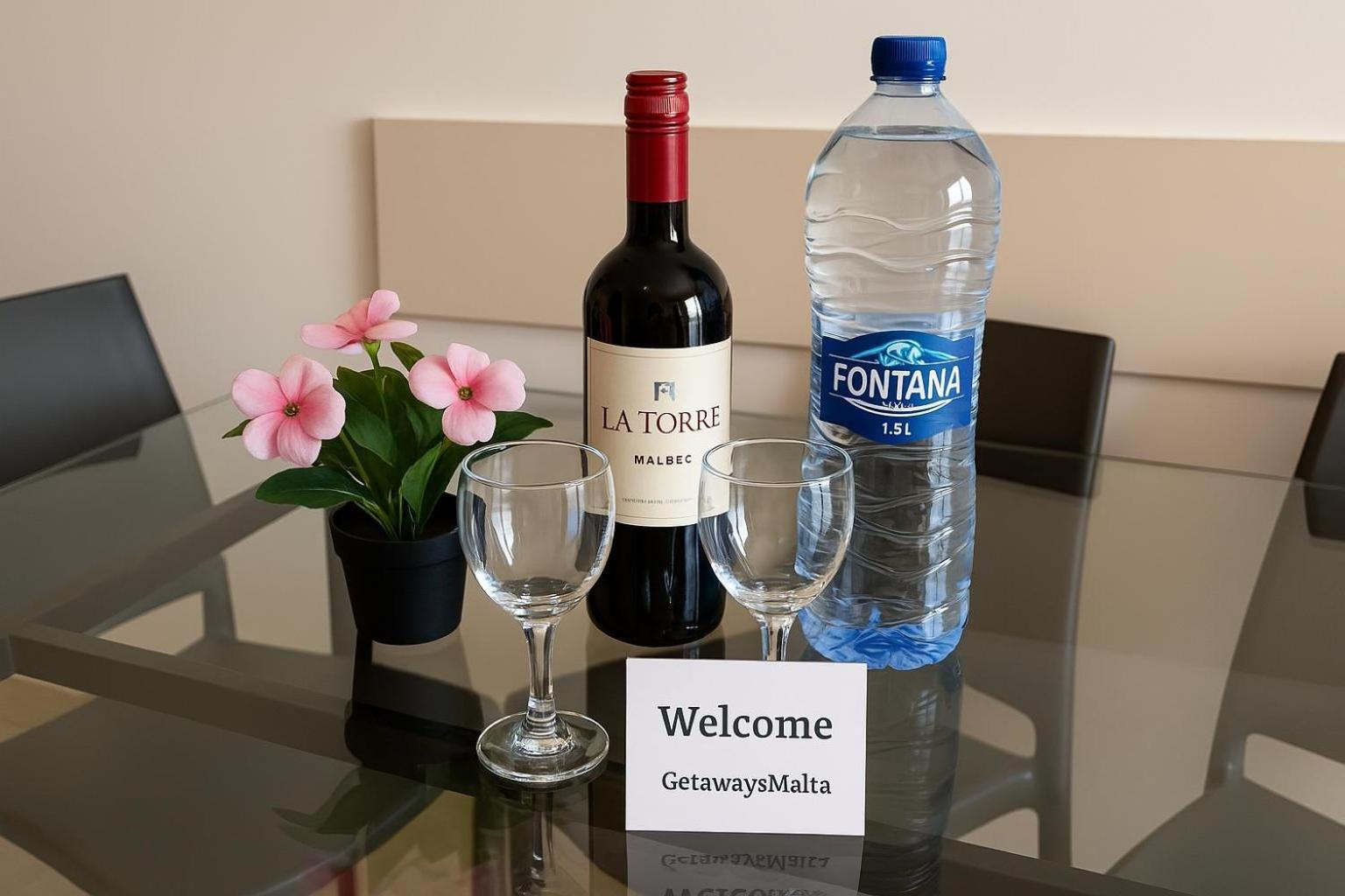 Islet Promenade Seafront 1 Bedroom Apartment With Sea View Balcony By Getawaysmalta 세인트폴스베이 외부 사진